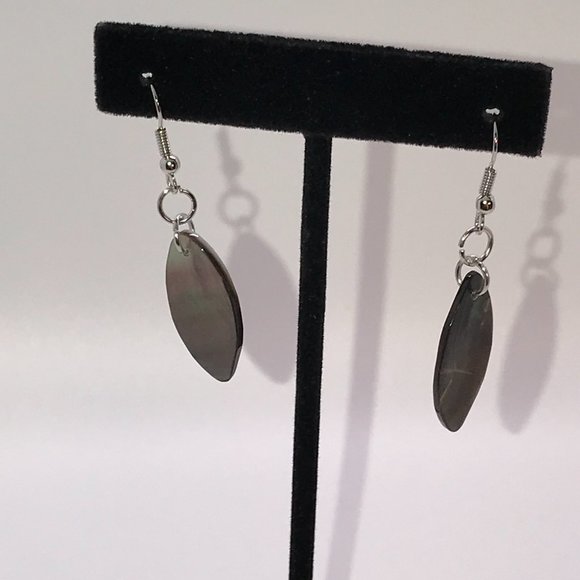 Black Lip Shell Dangle Earrings - Picture 5 of 6